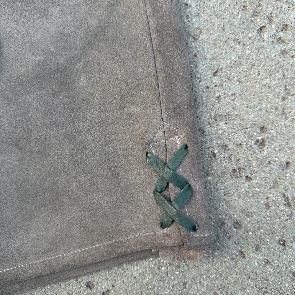 Vintage Grey Suede Lederhosen with Green Piping and Embroidery Stitch Detailing - Picture 4 of 9